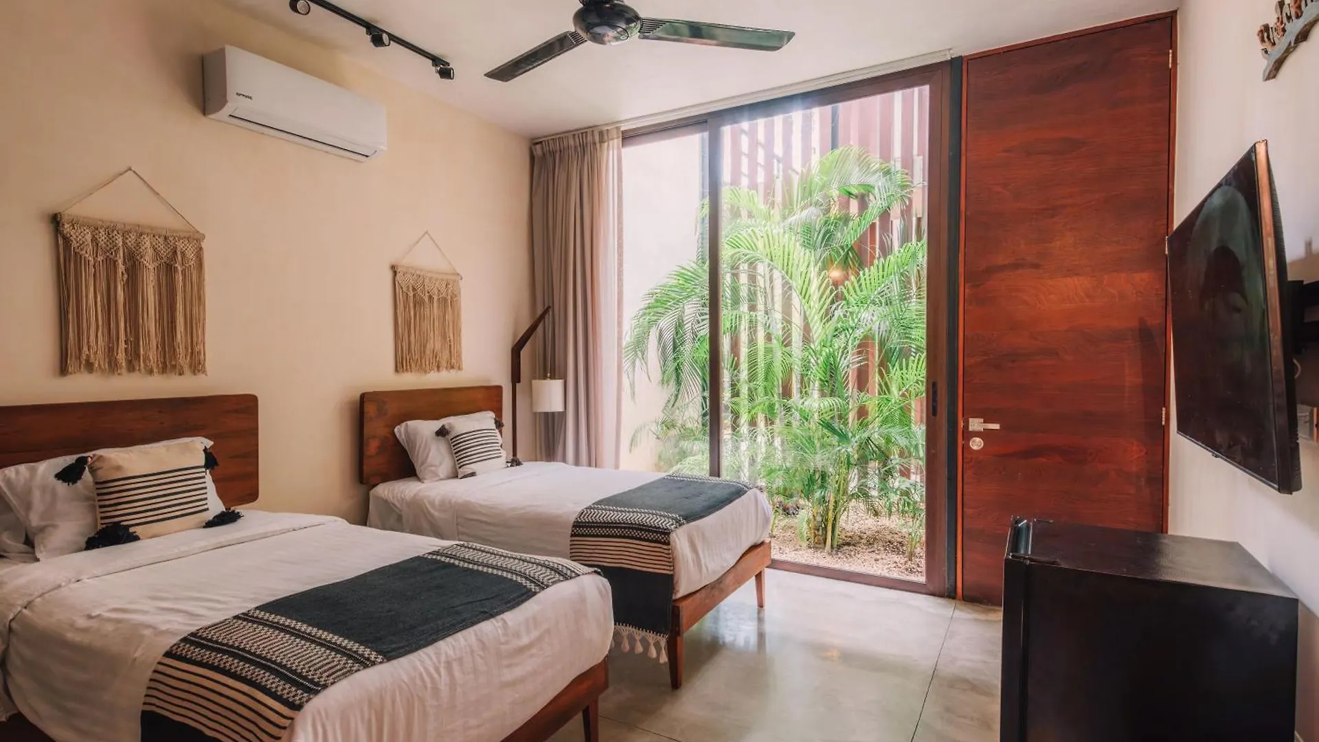 Spacious, Stylish, Comfortable, 2Bd 2Bth Condo,Private Pool 24Hr Concierge Tulum