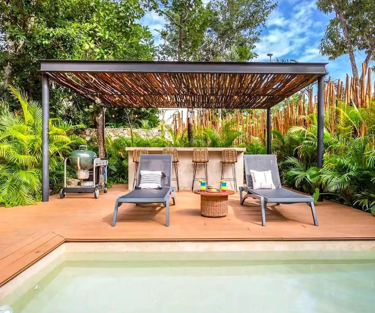 Spacious, Stylish, Comfortable, 2Bd 2Bth Condo,Private Pool 24Hr Concierge location